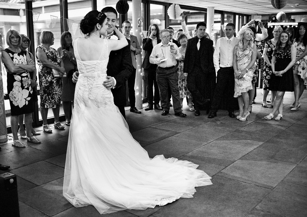 the first dance of Samantha and Antony